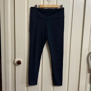 EUC Women’s Under Armour Studio full length black leggings size Large